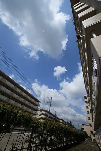 公団住宅と雲☆