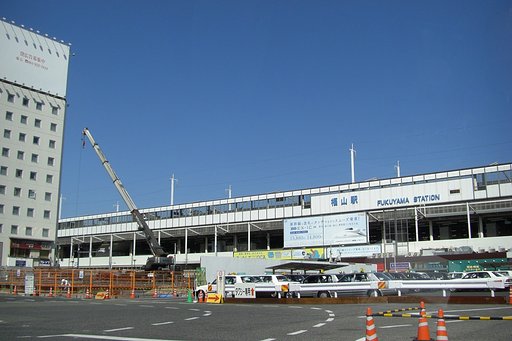 ガタガタの駅前広場