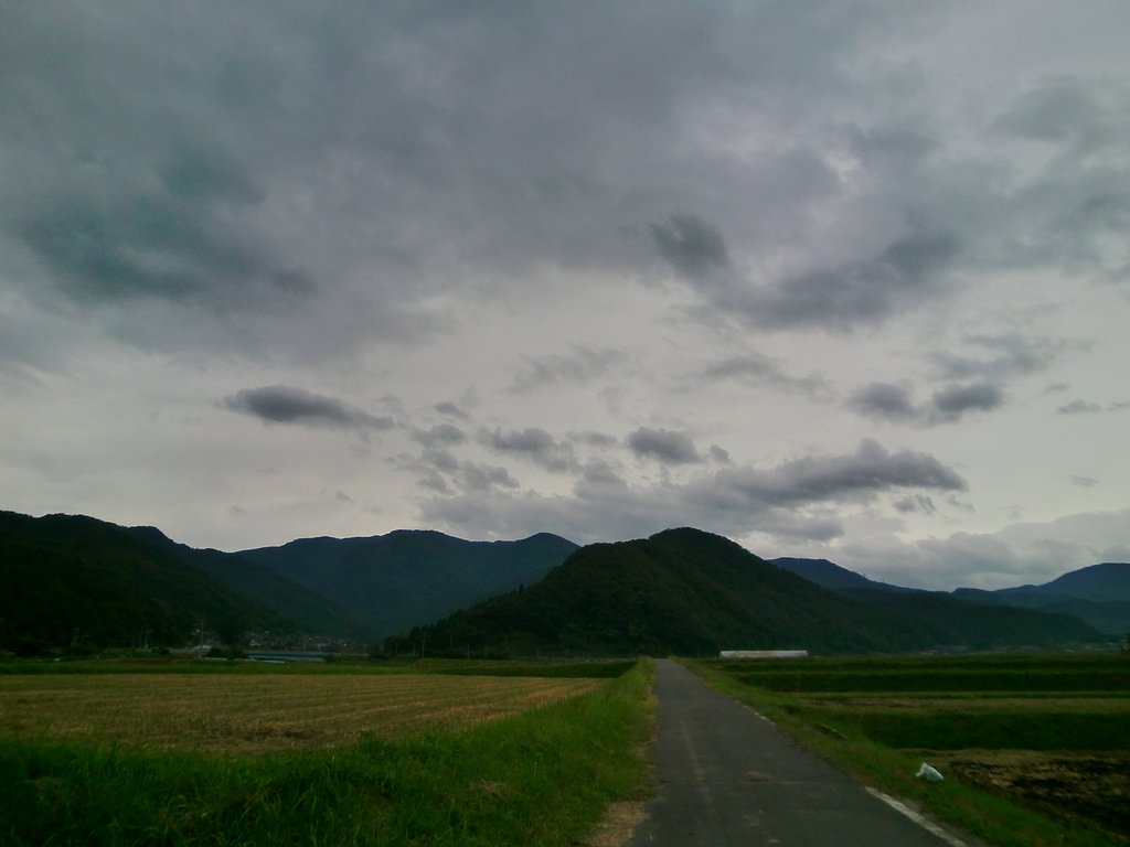 雨がパラツイテる東の空