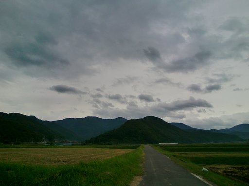 雨がパラツイテる東の空