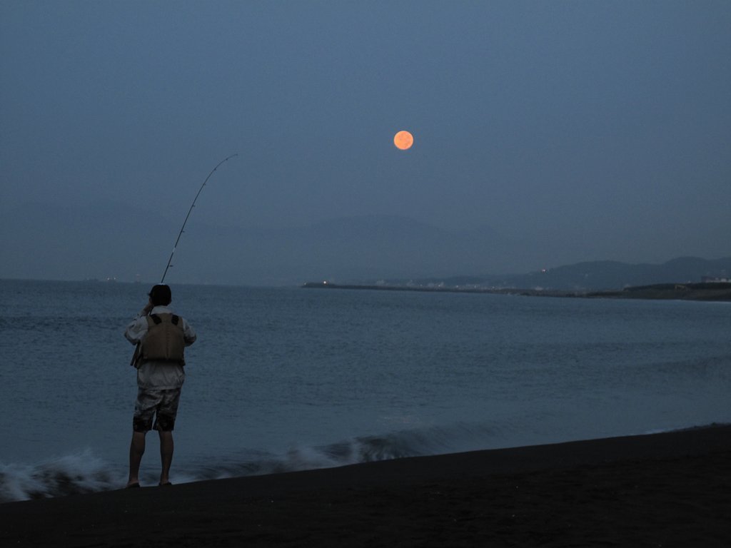 月が沈む