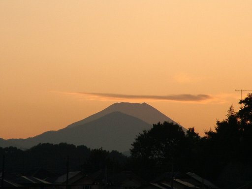 ▲《番外》夕暮れ富士と笠雲？