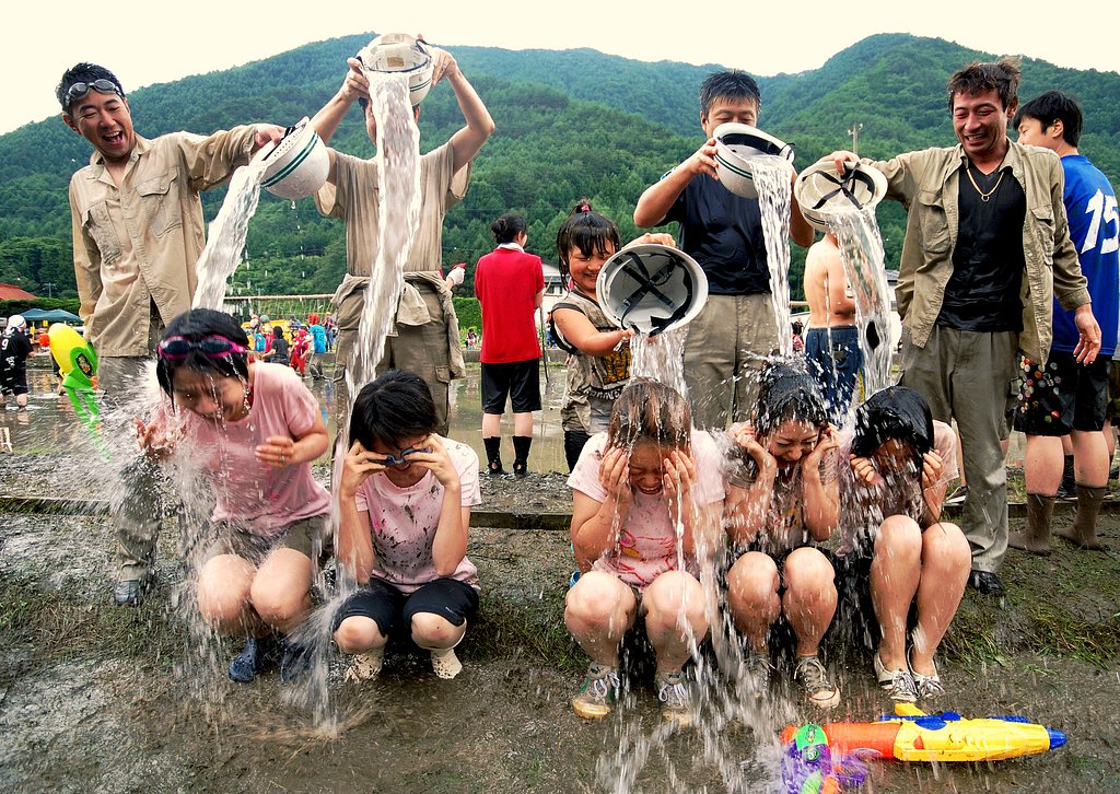 【水】 水 遊 び
