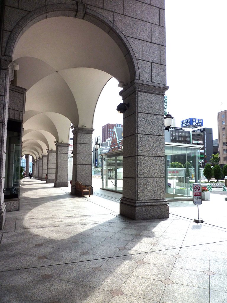 駅の横