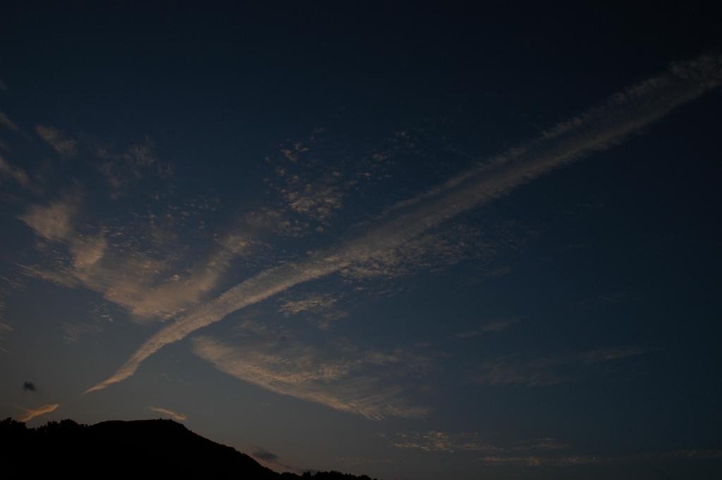 地震雲でなければ良いんですが・・・