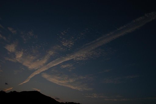 地震雲でなければ良いんですが・・・