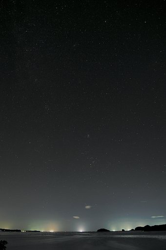 星と漁り火