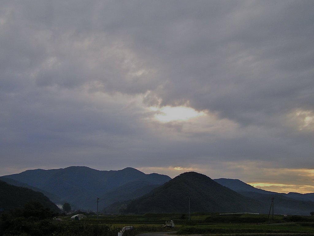 どんよりと曇った東の空