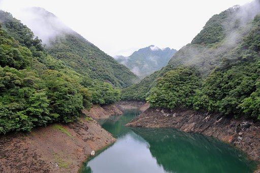 山の朝