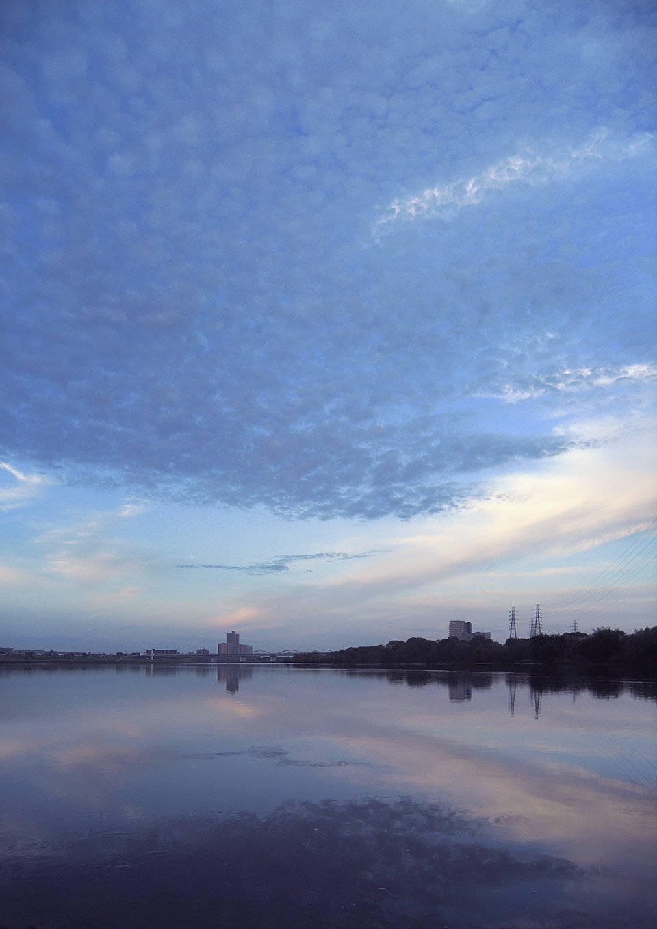 【流】空と川