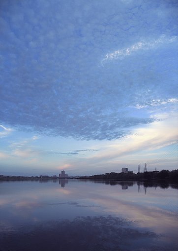 【流】空と川