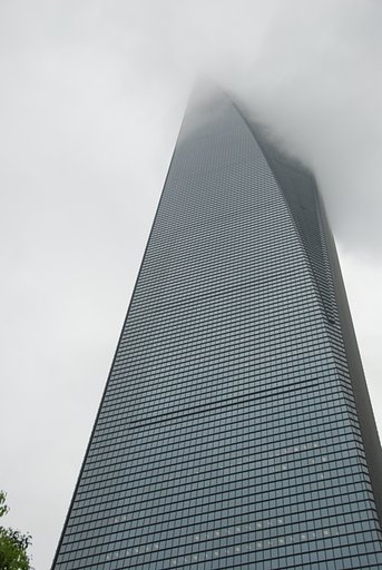 雲を突き抜けて