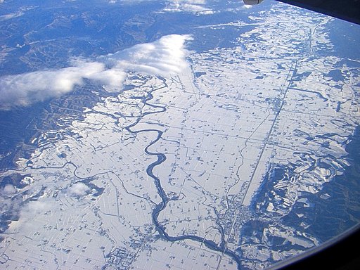 【水】雪景色、まぶしい地表