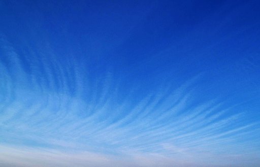 朝の筋雲