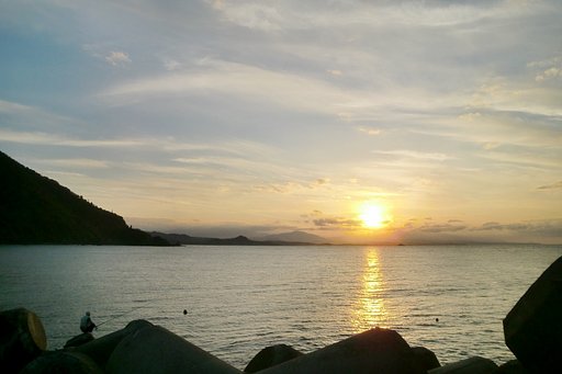 夕日の中の釣り人