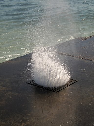 波の噴水[水]