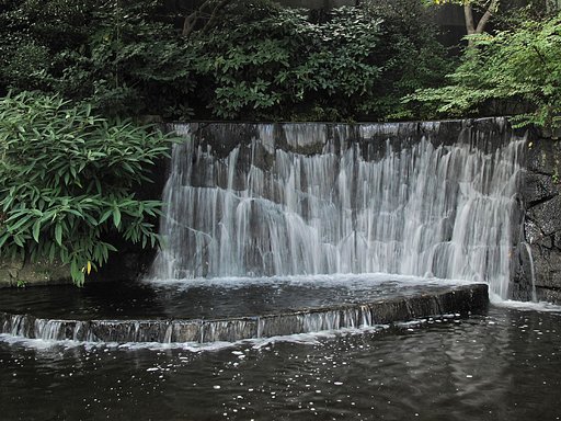水上音楽堂の滝？[流]
