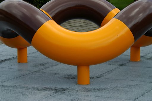 オレンジ色のオブジェ