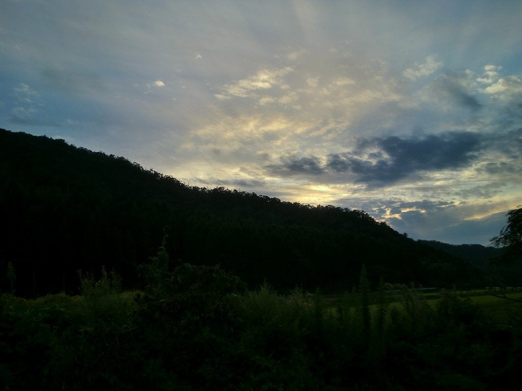 山の稜線の日没後
