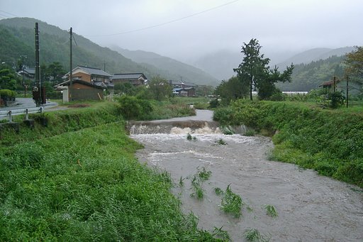 台風一過、大水に