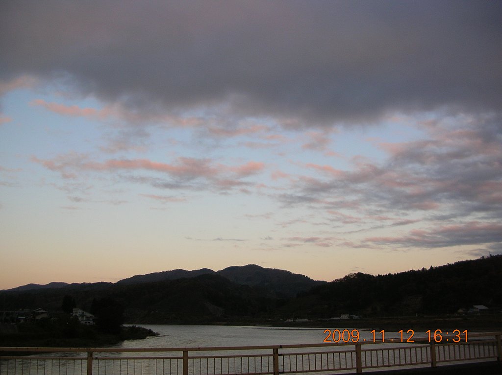 赤と青と夜のコントラスト