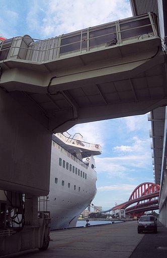 乗船口見上げて