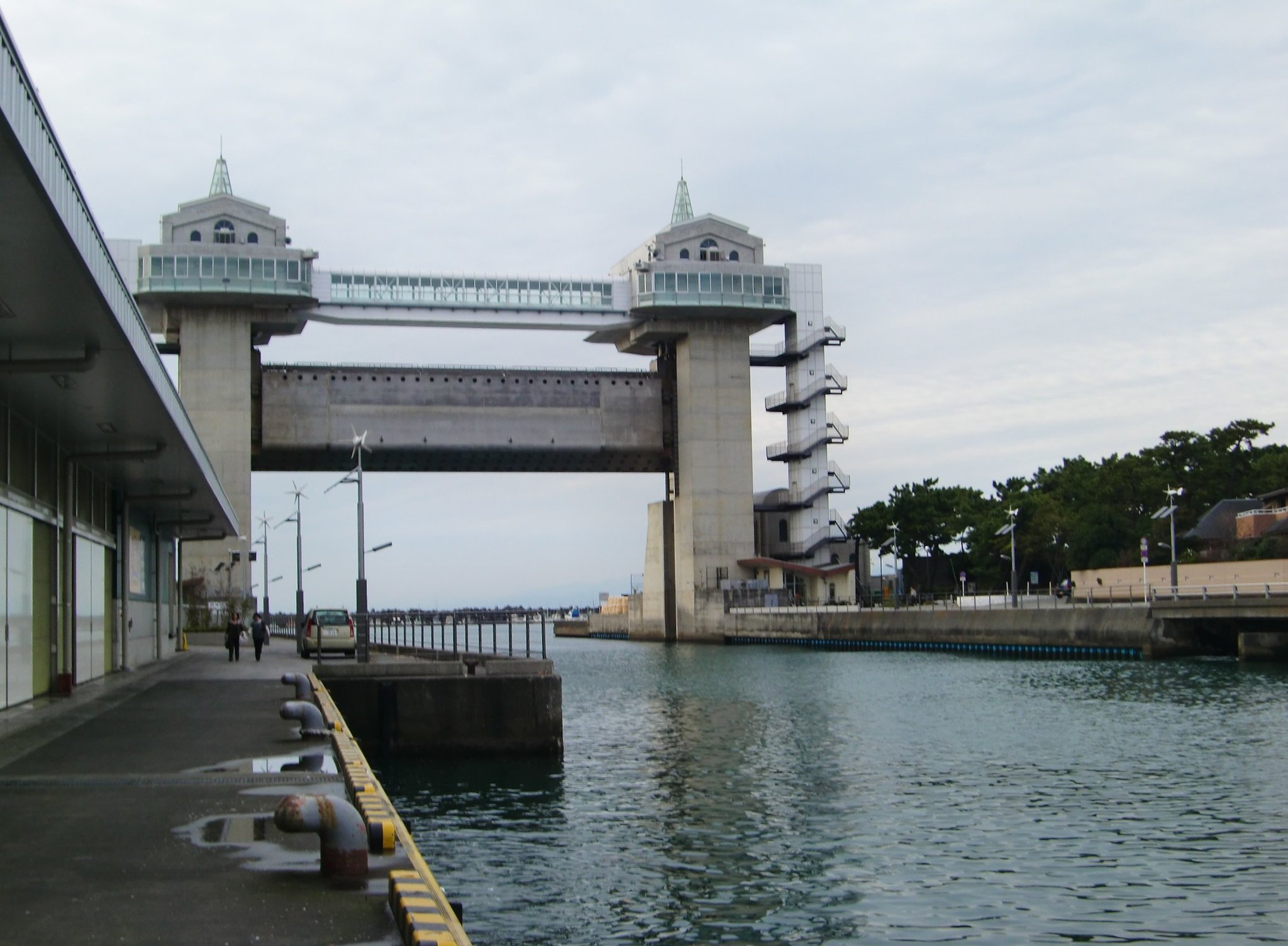 ‘大型展望水門（びゅうお）