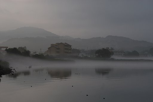 陸から湖面へ