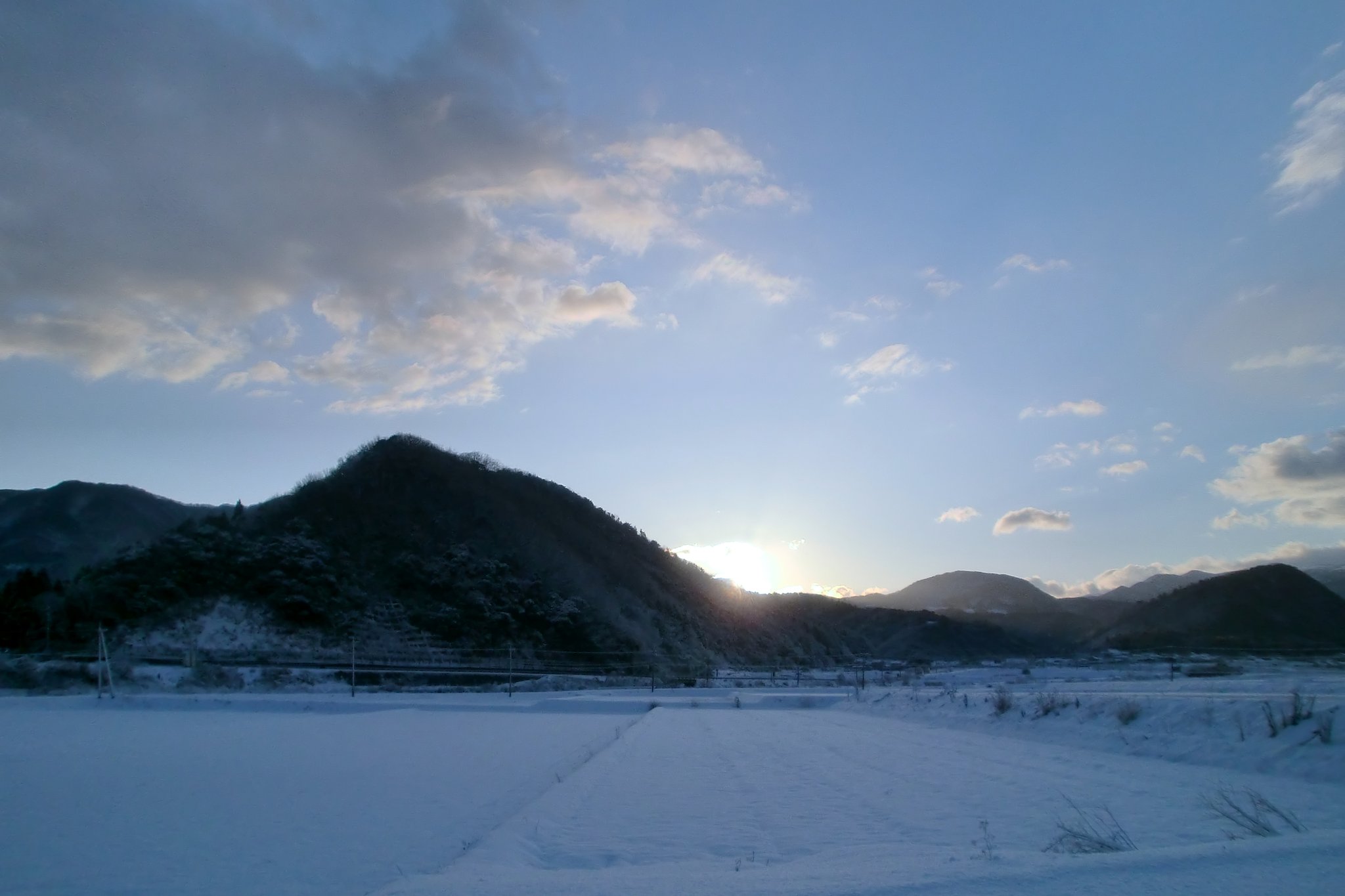 晴れの素晴らしい朝日の出!