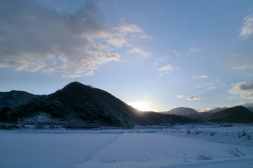 晴れの素晴らしい朝日の出!
