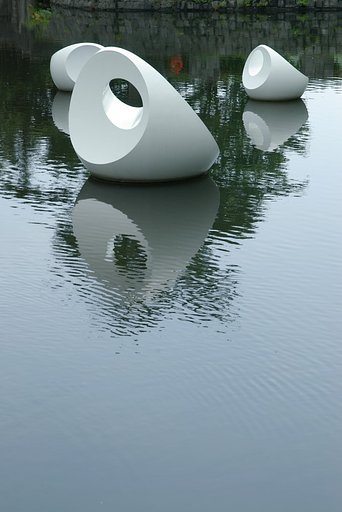水面のオブジェ