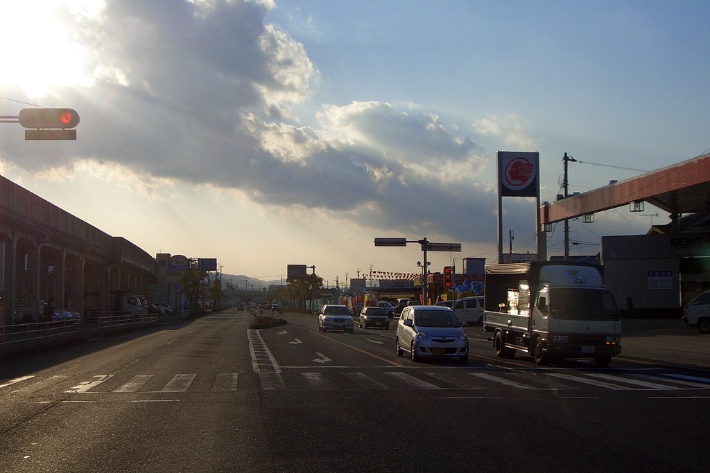 暮れ行く国道