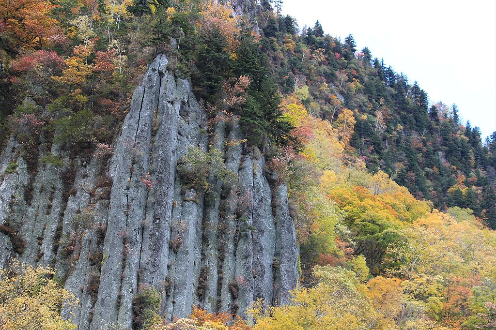 柱状節理の断崖