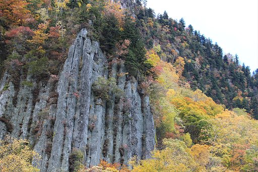柱状節理の断崖