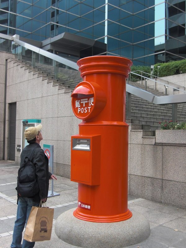 巨大丸型郵便ポスト