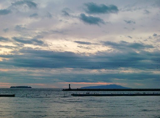 今朝の熱海湾