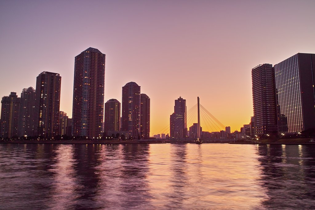 大川端の夕景