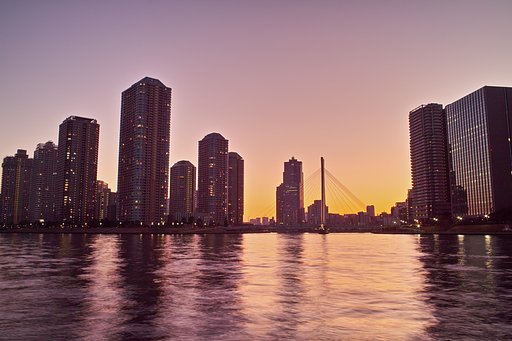 大川端の夕景