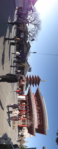 横長に浅草で