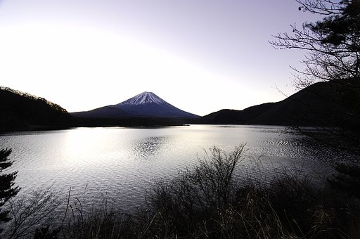 本栖湖　日の出前