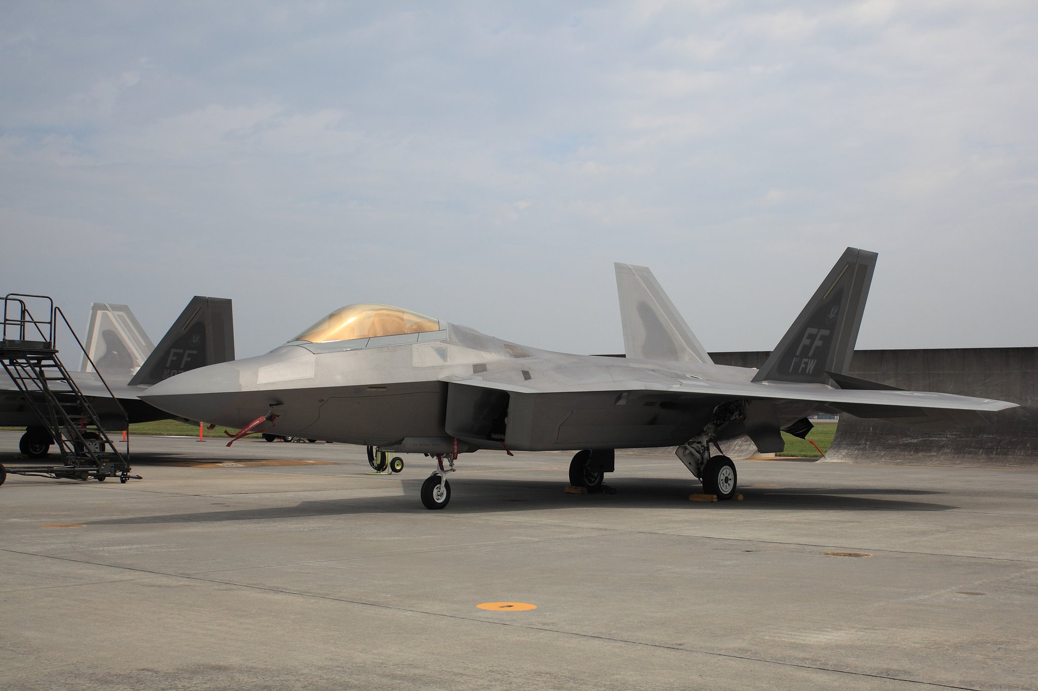 F22