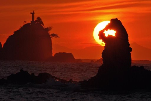 ダイヤモンド　ゴジラ岩