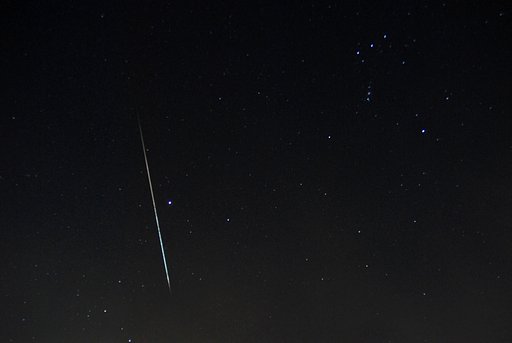 深夜の光跡　ふたご座流星群