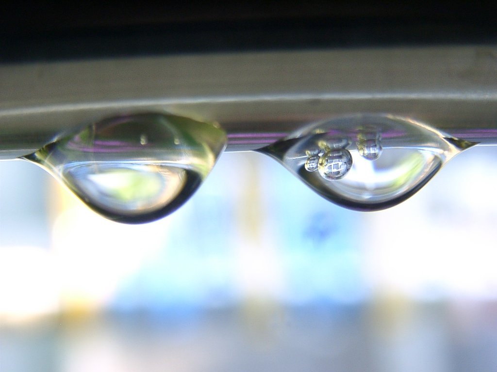 【水】水滴に水滴が
