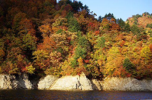 山、燃ゆ