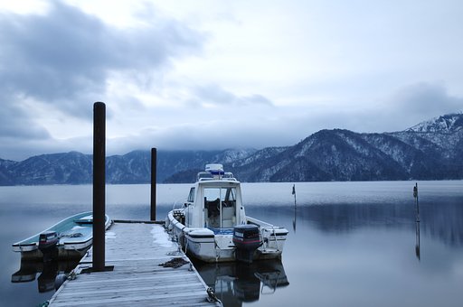 冬の湖畔