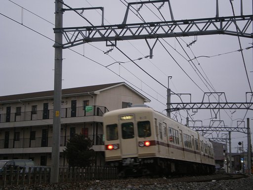 走行中の新京成８００系