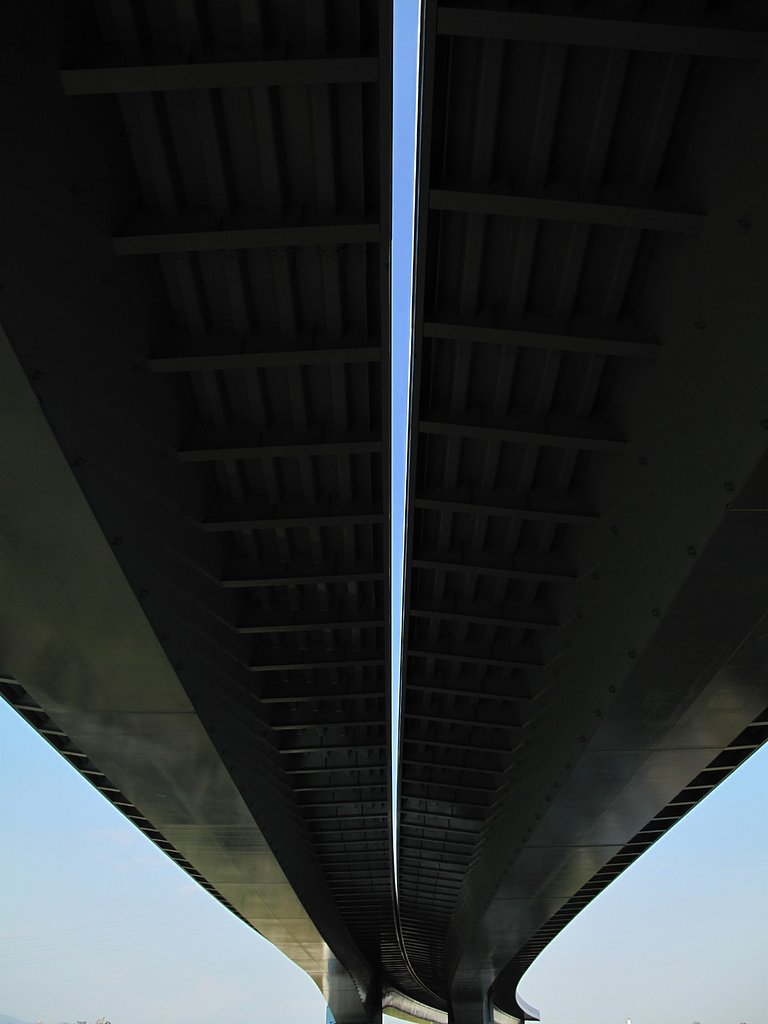 建設中