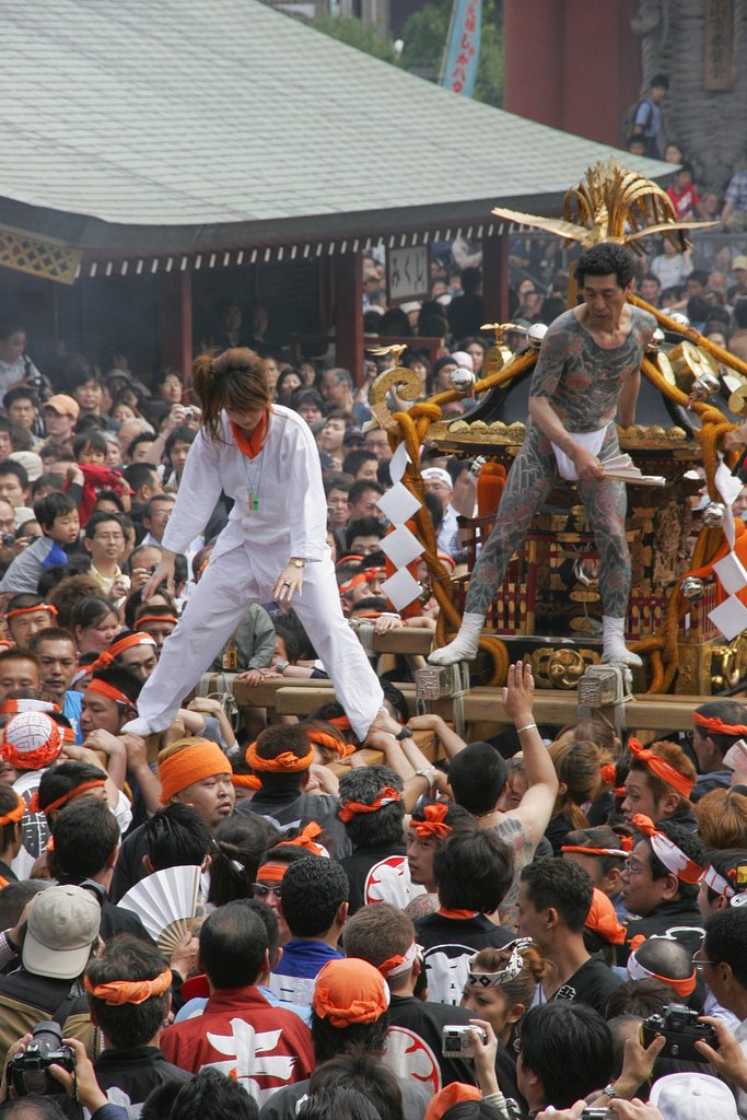三社祭り（雷中）