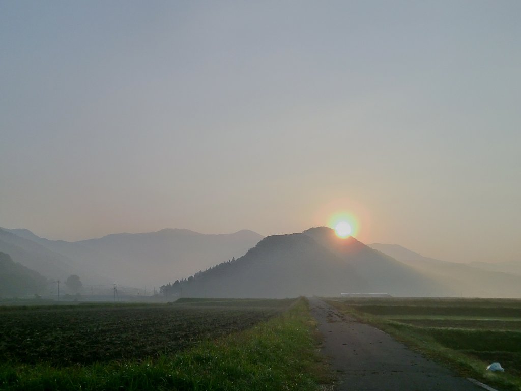 黄砂の朝日の出!